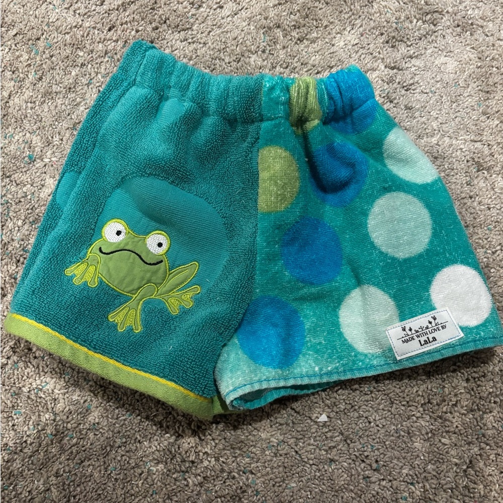 Kids Green Frog Pattern Shorts